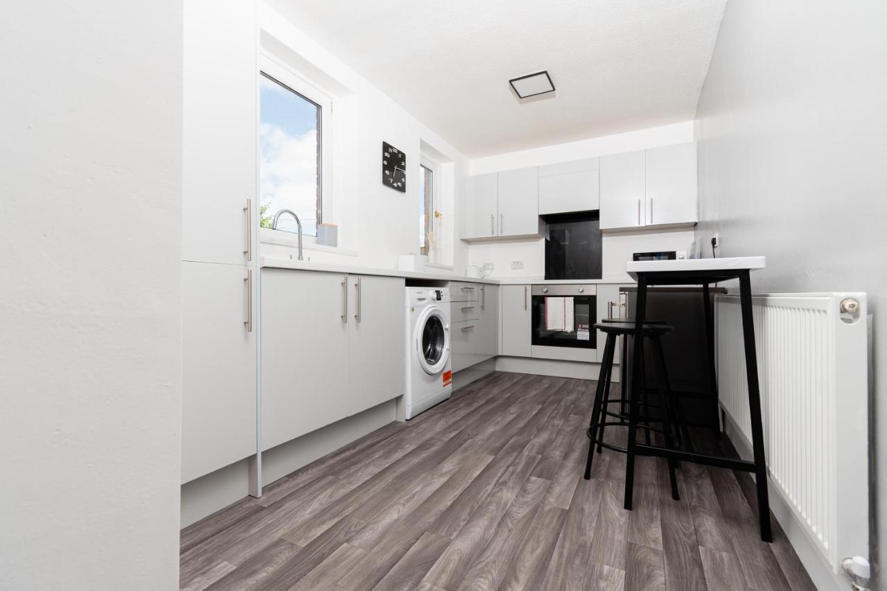Greenbourne - 4 Bedrooms Sleeps 8 Free Parking Gateshead Exterior photo