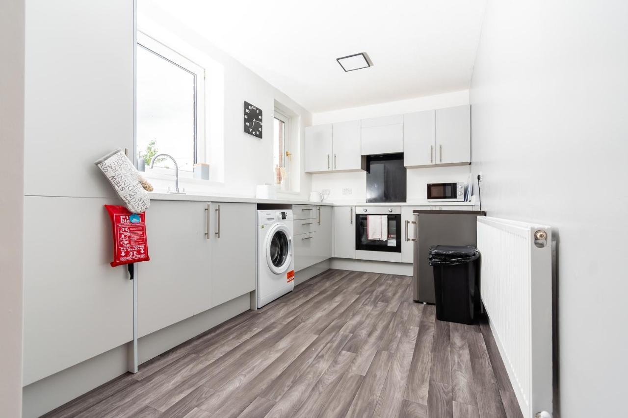 Greenbourne - 4 Bedrooms Sleeps 8 Free Parking Gateshead Exterior photo
