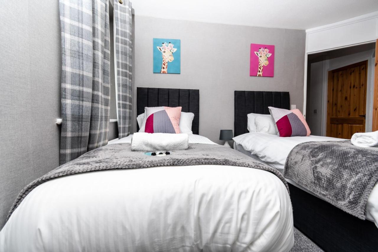 Greenbourne - 4 Bedrooms Sleeps 8 Free Parking Gateshead Exterior photo