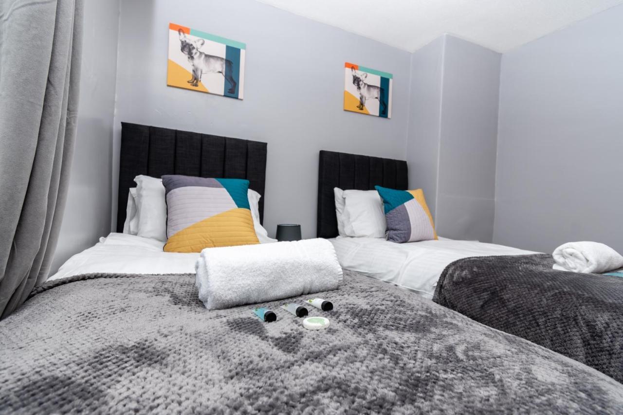 Greenbourne - 4 Bedrooms Sleeps 8 Free Parking Gateshead Exterior photo